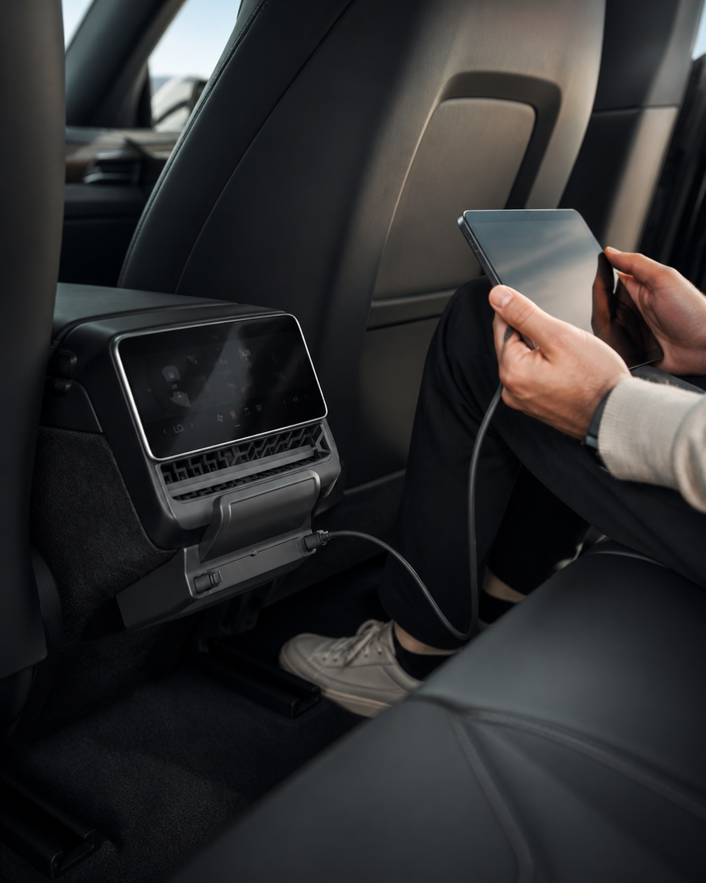 Cargador Con Cables Retractiles Para Puestos Traseros